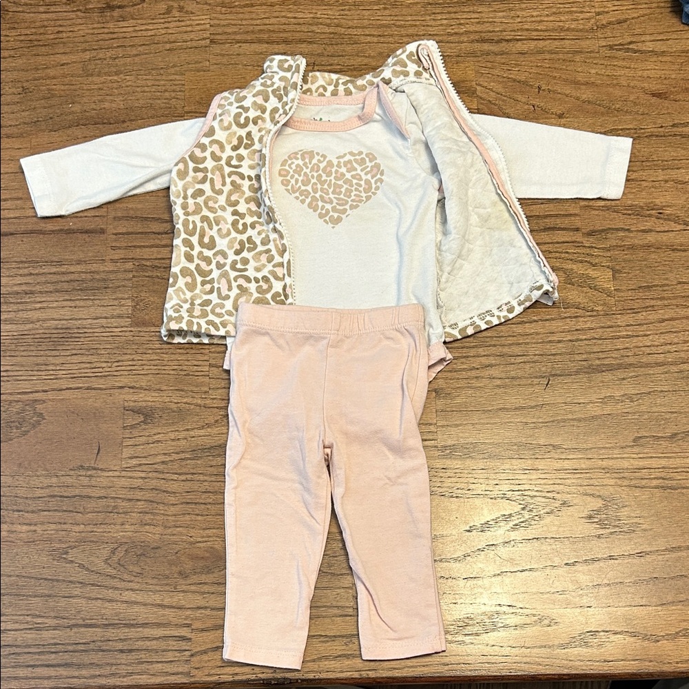 Chick Pea Leopard Heart Baby Outfit with Vest and Pants Size 3-6 Month